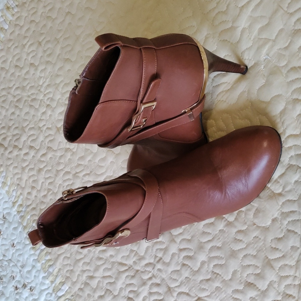 Marc Fisher brown ankle boots. - Picture 2 of 5
